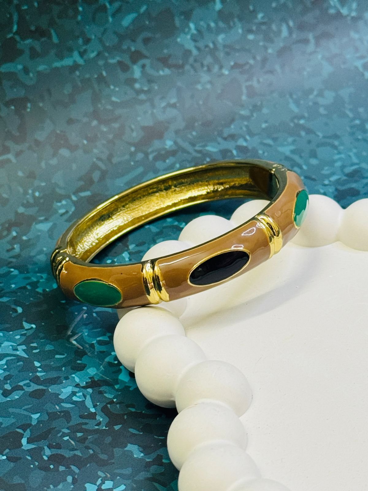 Vintage enamel hinged bangle bracelet.