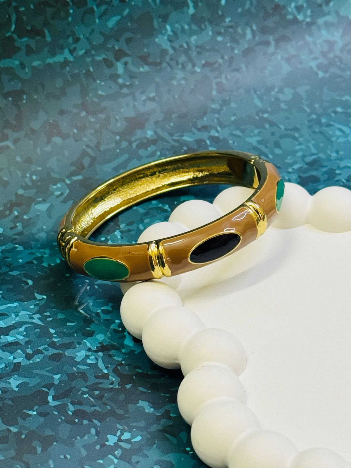 Vintage enamel hinged bangle bracelet. - Image 3