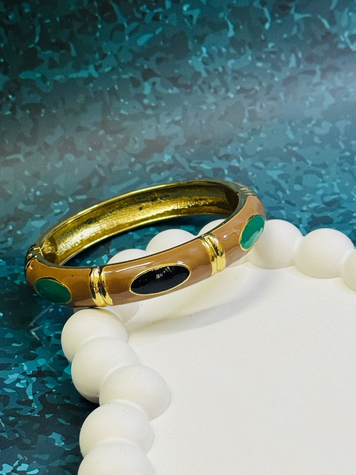 Vintage enamel hinged bangle bracelet. - Image 2