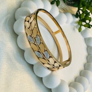 studded-leaf-bracelet-anti-tarnish-water-proof-wont-turn-to-black-daily-wear