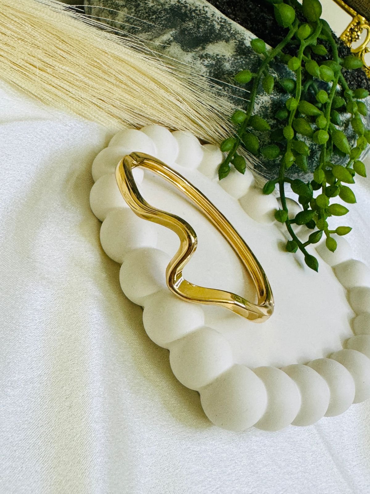 Gold-toned, wavy cuff bracelet. - Image 4