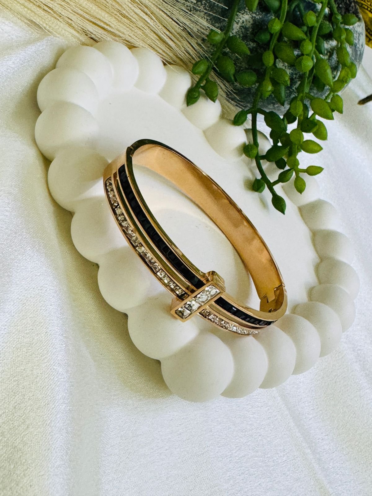 Luxe luminosity Bangle Dual tone Black and white - Image 3