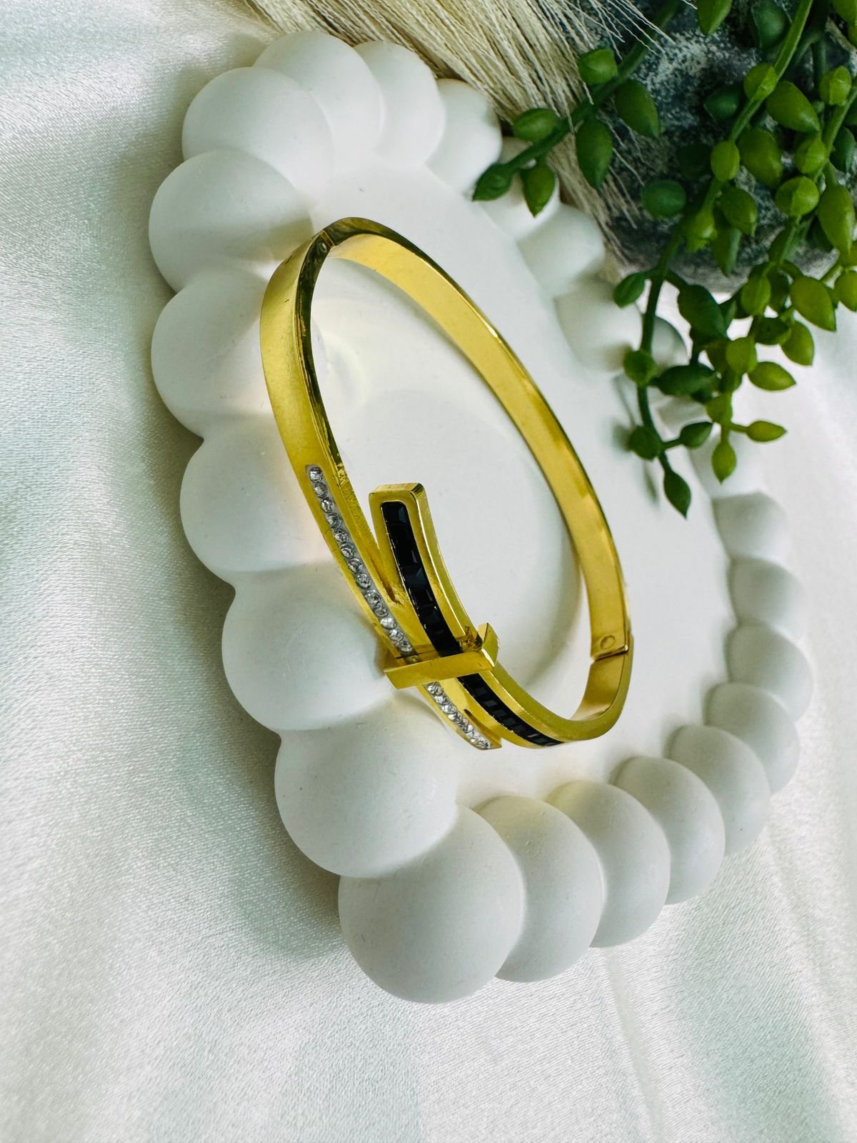 18k Gold-plated Bracelet with crystal Embellishments, Anti-Tarnish finish.