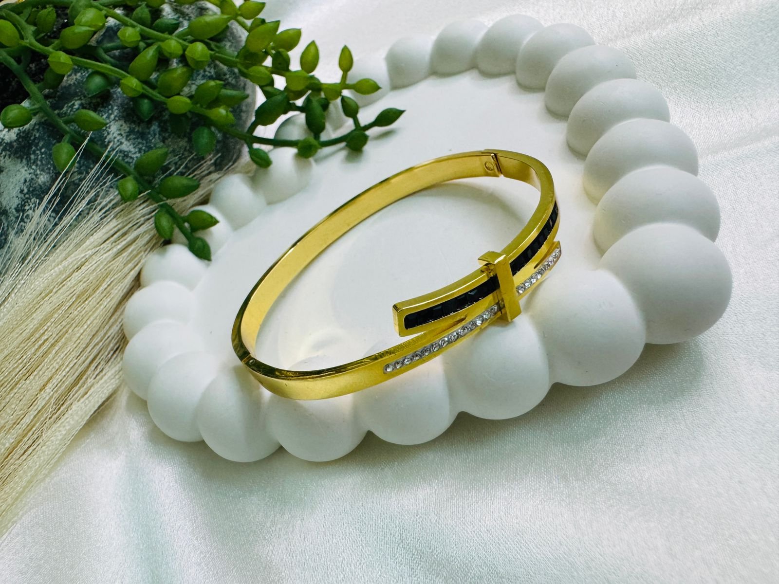 18k Gold-plated Bracelet with crystal Embellishments, Anti-Tarnish finish. - Image 2