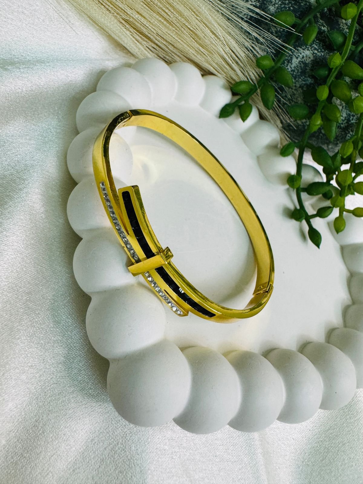 18k Gold-plated Bracelet with crystal Embellishments, Anti-Tarnish finish. - Image 3