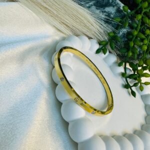 gold-plated-sleek-bangle-bracelet-with-crystal-accents