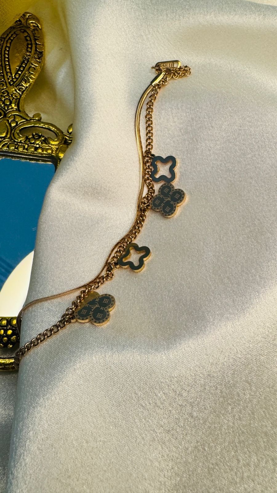 Rose gold-plated titanium steel double-layer clover charm bracelet.